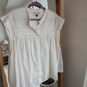 Universal Threads White Button-Front Pintuck Cap-Sleeve Top